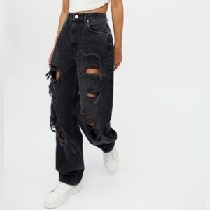 URBAN OUTFITTERS SIZE 28. High rise baggy black jeans!!!